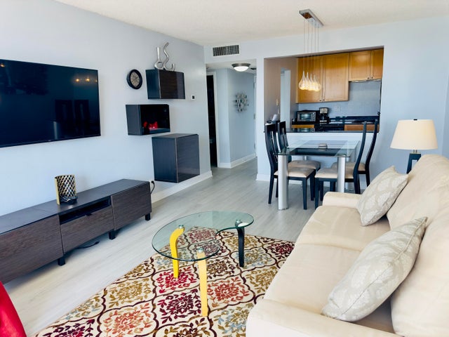 4 of 20 - 1830 Embassy Drive #505, West Palm Beach, FL