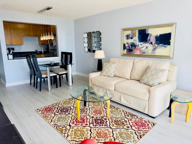 5 of 20 - 1830 Embassy Drive #505, West Palm Beach, FL
