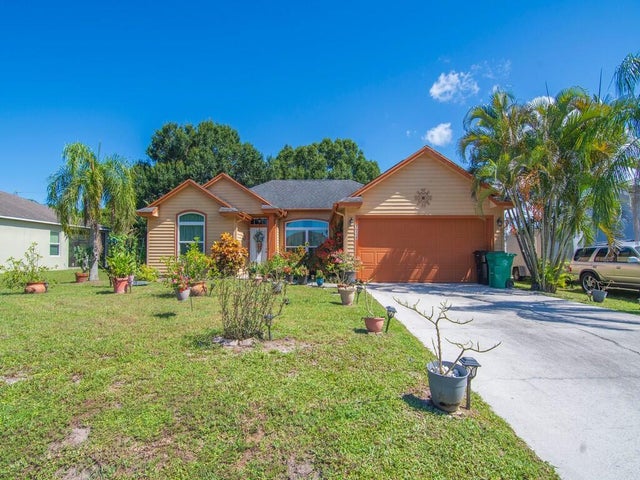 2 of 33 - 714 Sw Andrew Road, Port Saint Lucie, FL