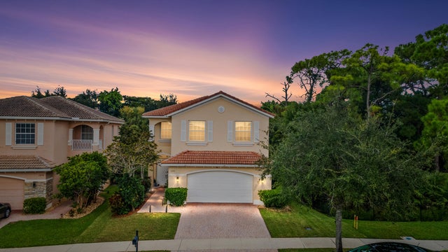 1 of 69 - 1104 Nw Leonardo Circle, Port Saint Lucie, FL