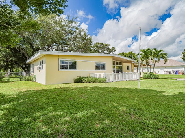 4 of 26 - 443 21st Place Se, Vero Beach, FL