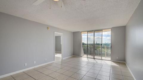 3 of 28 - 500 Executive Center Drive #5-a, West Palm Beach, FL