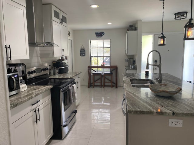 4 of 42 - 5901 White Cypress Drive, Lake Worth, FL