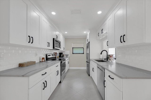 5 of 29 - 1127 E Seminole Avenue #15c, Jupiter, FL
