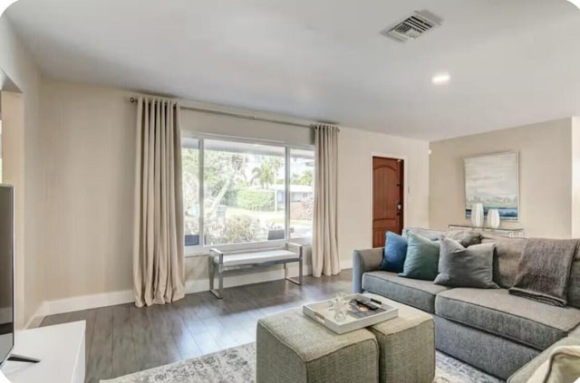 4 of 23 - 4410 Ne 15th Terrace, Oakland Park, FL
