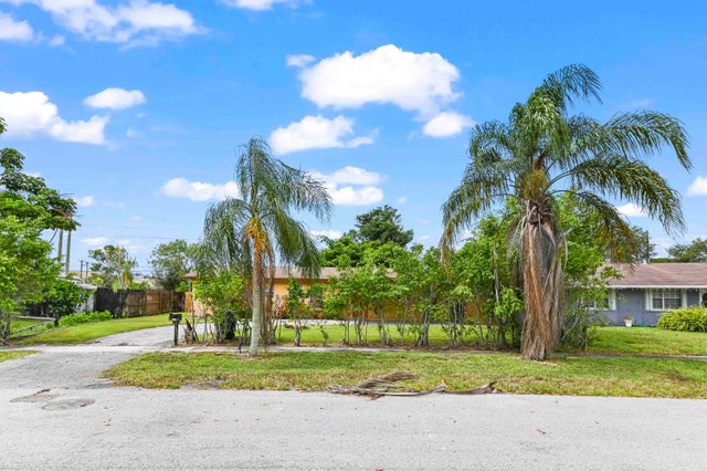 2 of 27 - 1924 Ware Circle, West Palm Beach, FL