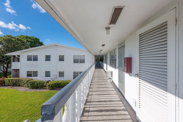 2 of 25 - 393 Windsor Q, West Palm Beach, FL