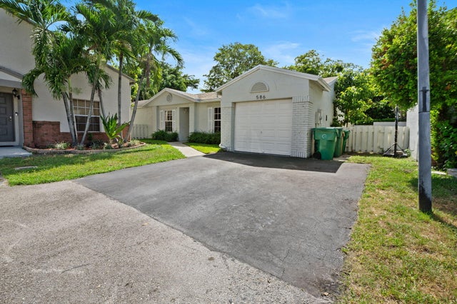 2 of 25 - 586 Abingdon Way, Davie, FL