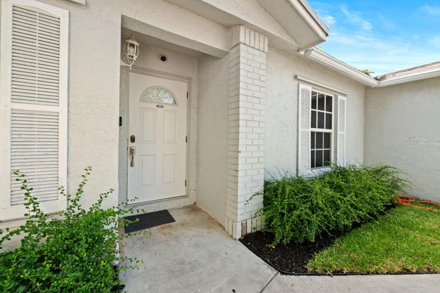 3 of 25 - 586 Abingdon Way, Davie, FL