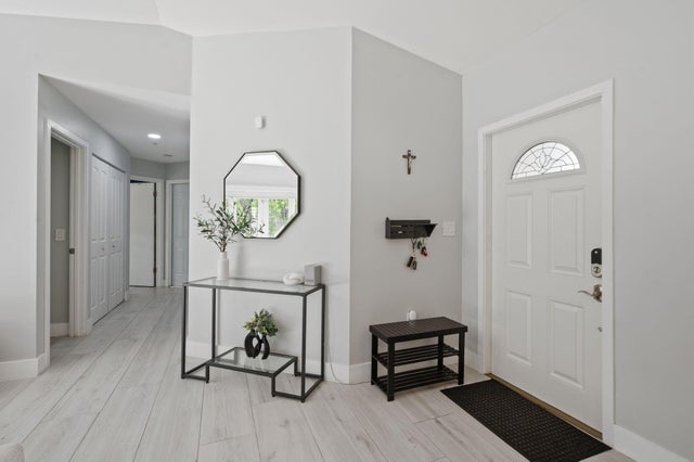 4 of 25 - 586 Abingdon Way, Davie, FL