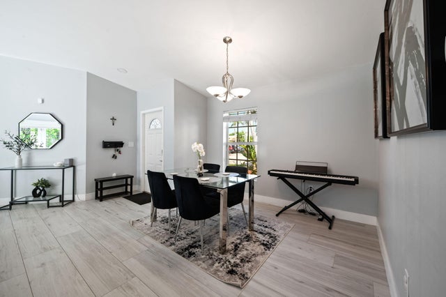 5 of 25 - 586 Abingdon Way, Davie, FL