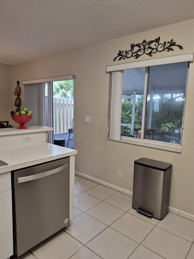 5 of 28 - 4753 Sw 13th Place, Deerfield Beach, FL