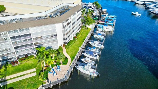 2 of 19 - 400 N Federal Highway #208, Deerfield Beach, FL
