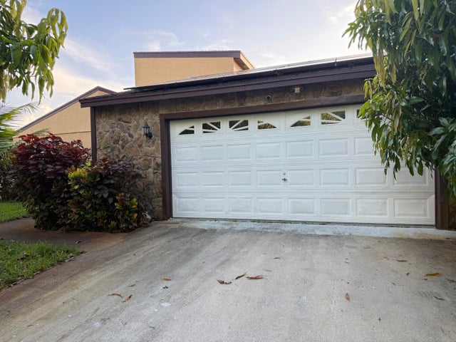 4 of 35 - 1323 Scottsdale Road E, West Palm Beach, FL