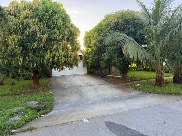 5 of 35 - 1323 Scottsdale Road E, West Palm Beach, FL