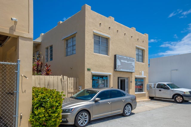 1 of 11 - 928 S Dixie Highway, Lake Worth Beach, FL