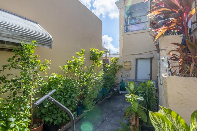 4 of 11 - 928 S Dixie Highway, Lake Worth Beach, FL