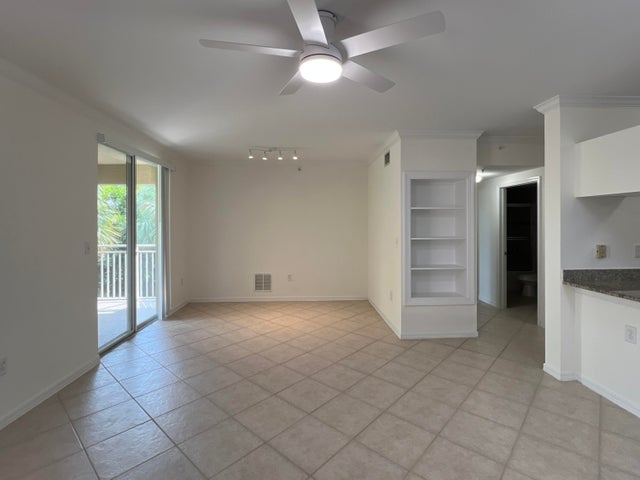 6410 Emerald Dunes Drive #307, West Palm Beach
