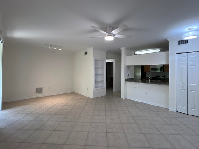 2 of 21 - 6410 Emerald Dunes Drive #307, West Palm Beach, FL