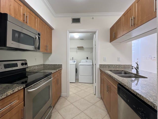 5 of 21 - 6410 Emerald Dunes Drive #307, West Palm Beach, FL