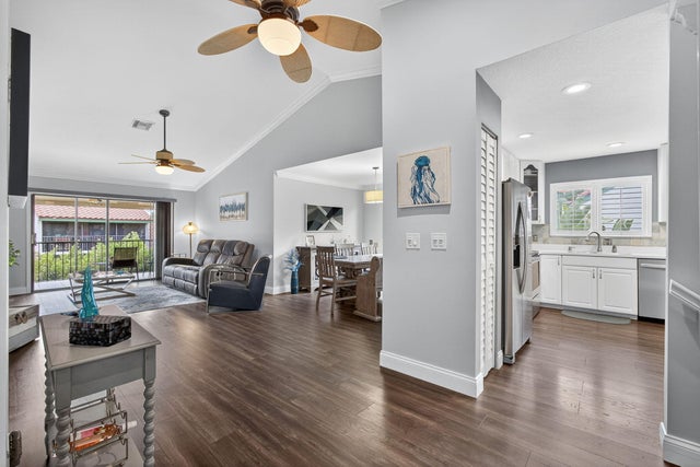 5 of 27 - 13 Lexington Lane E #h, Palm Beach Gardens, FL