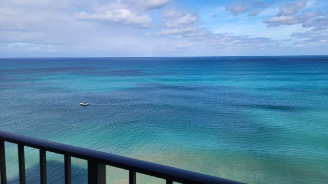 4 of 50 - 5420 N Ocean Drive #1102, Singer Island, FL