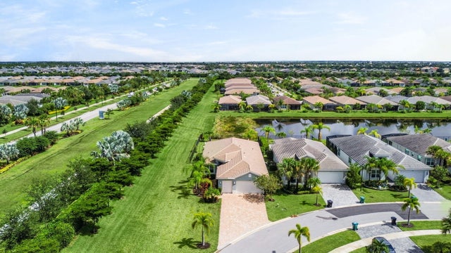 4 of 127 - 11815 Sw Sailfish Isles Way, Port Saint Lucie, FL