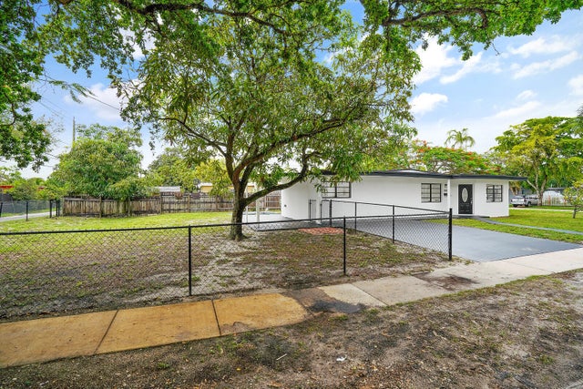 1 of 25 - 12805 Nw 6th Avenue, North Miami, FL