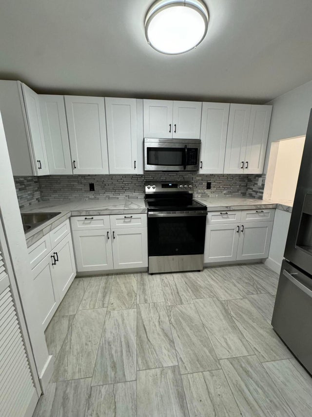 4 of 12 - 9411 Evergreen Place #102, Davie, FL