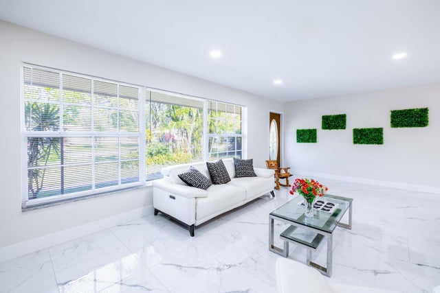 4 of 47 - 439 Forest Estate Drive, West Palm Beach, FL