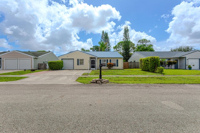 5 of 38 - 5018 E Canal Circle E, Lake Worth, FL