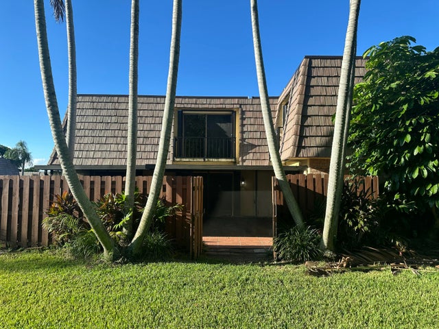 4 of 13 - 622 Springdale Circle, Palm Springs, FL