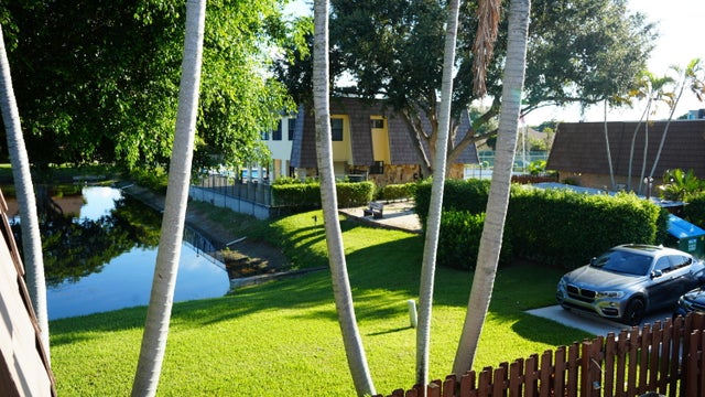 5 of 13 - 622 Springdale Circle, Palm Springs, FL