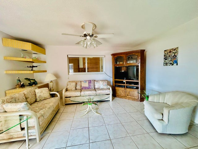 4 of 32 - 95 Plymouth L, West Palm Beach, FL