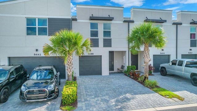 5688 Mentmore Dr, Mangonia Park