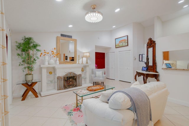 2 of 33 - 115 Ramblewood Circle, Royal Palm Beach, FL