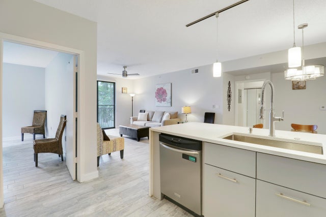 4 of 48 - 720 S Sapodilla Avenue #208, West Palm Beach, FL