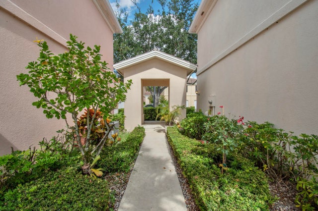 4 of 28 - 2100 Tigris Drive, West Palm Beach, FL