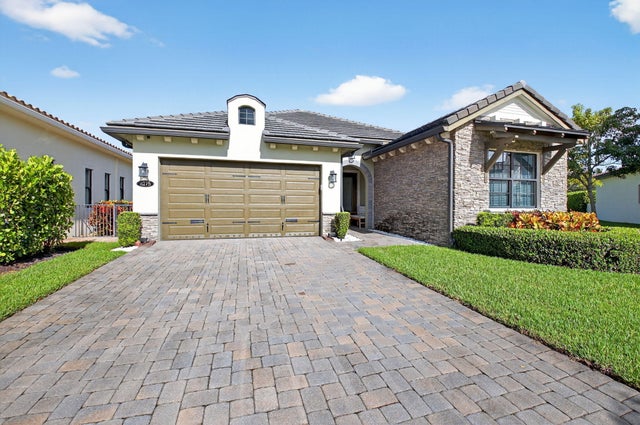 8275 Grand Prix Lane, Boynton Beach