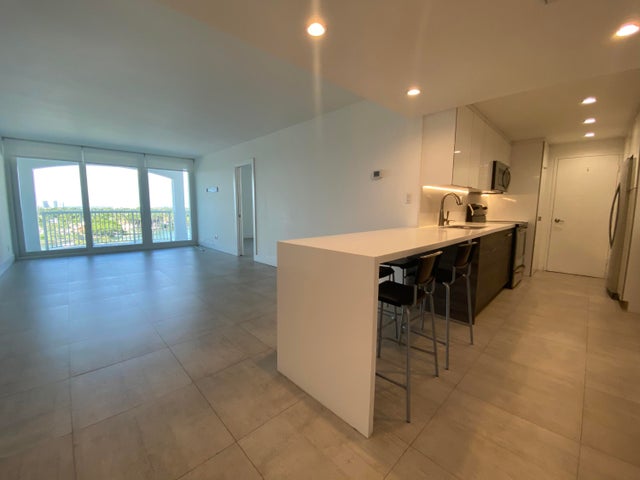 3 of 36 - 5401 Collins Avenue #620, Miami Beach, FL