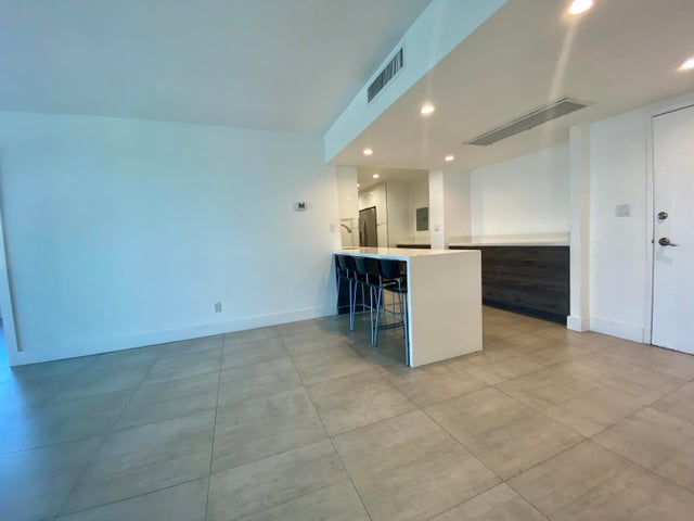 5 of 36 - 5401 Collins Avenue #620, Miami Beach, FL
