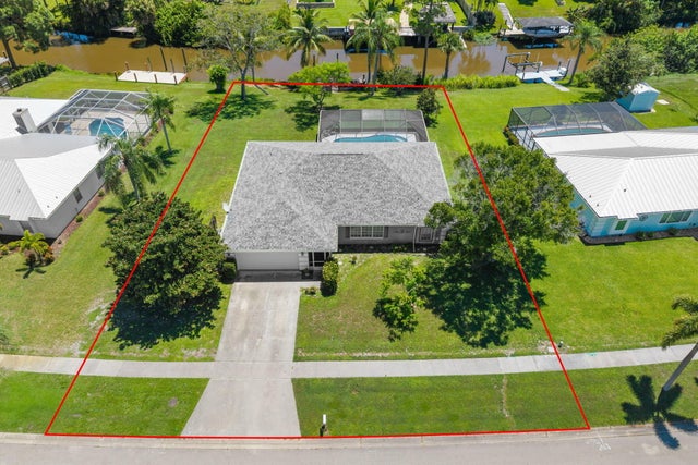 2 of 28 - 521 Ne Solida Circle, Port Saint Lucie, FL