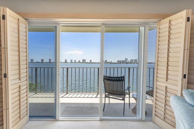 4 of 21 - 801 Lake Shore Drive #505, Lake Park, FL