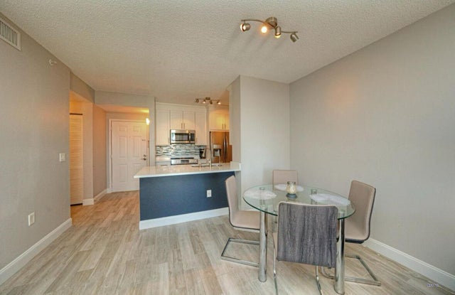 5 of 23 - 630 S Sapodilla Avenue #431, West Palm Beach, FL