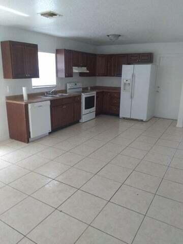 3 of 9 - 1201 W 32nd Street, Riviera Beach, FL