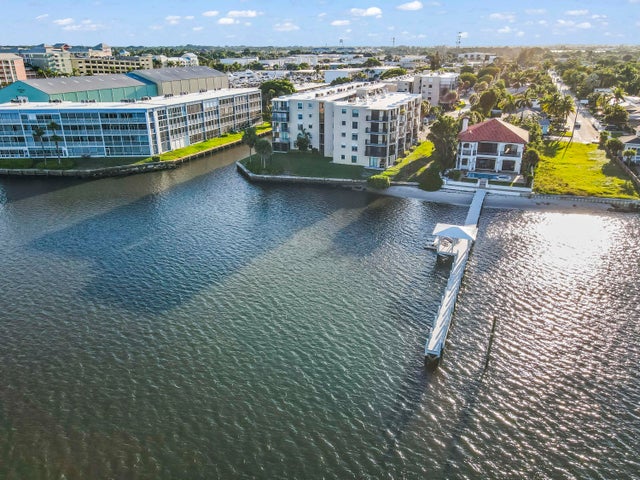 3 of 30 - 890 N Federal Highway #403, Lantana, FL