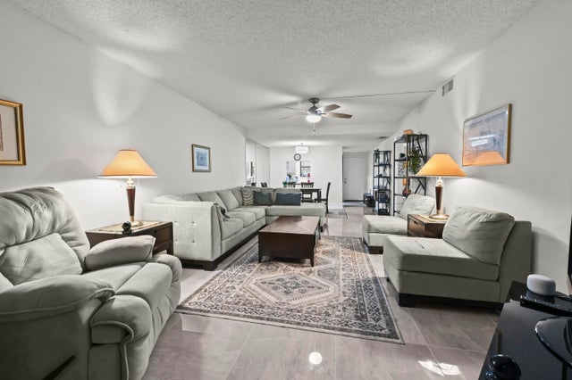 4 of 30 - 890 N Federal Highway #403, Lantana, FL