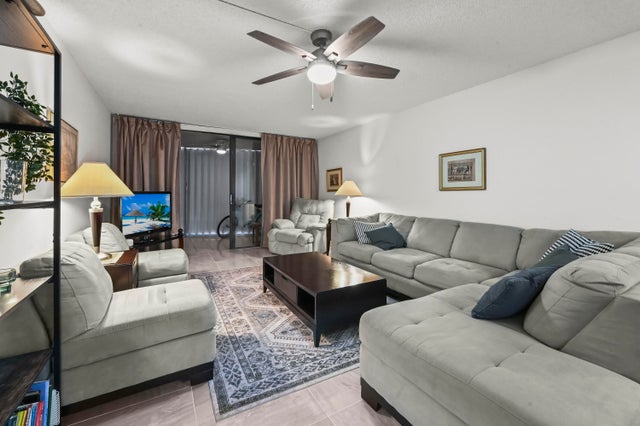 5 of 30 - 890 N Federal Highway #403, Lantana, FL