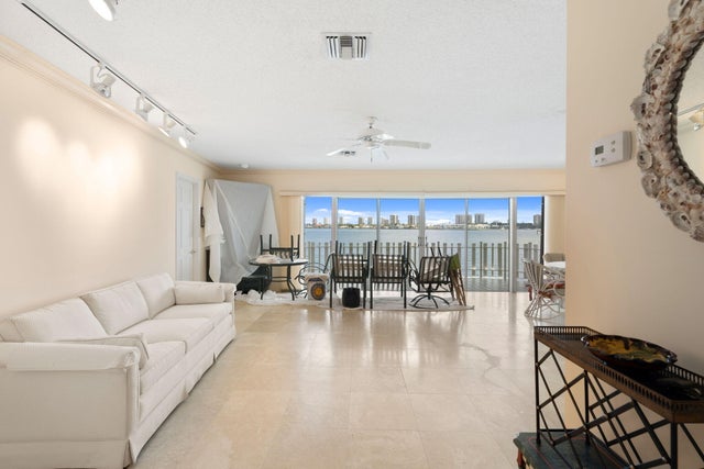 4 of 47 - 371 Wilma Circle #5, Riviera Beach, FL