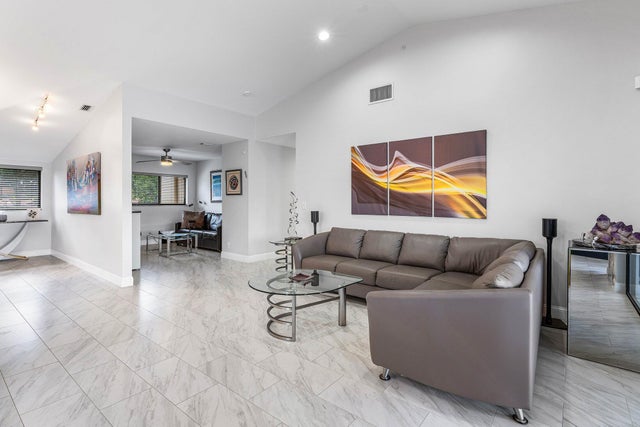 5 of 36 - 10431 S Circle Lake Drive #202, Boynton Beach, FL